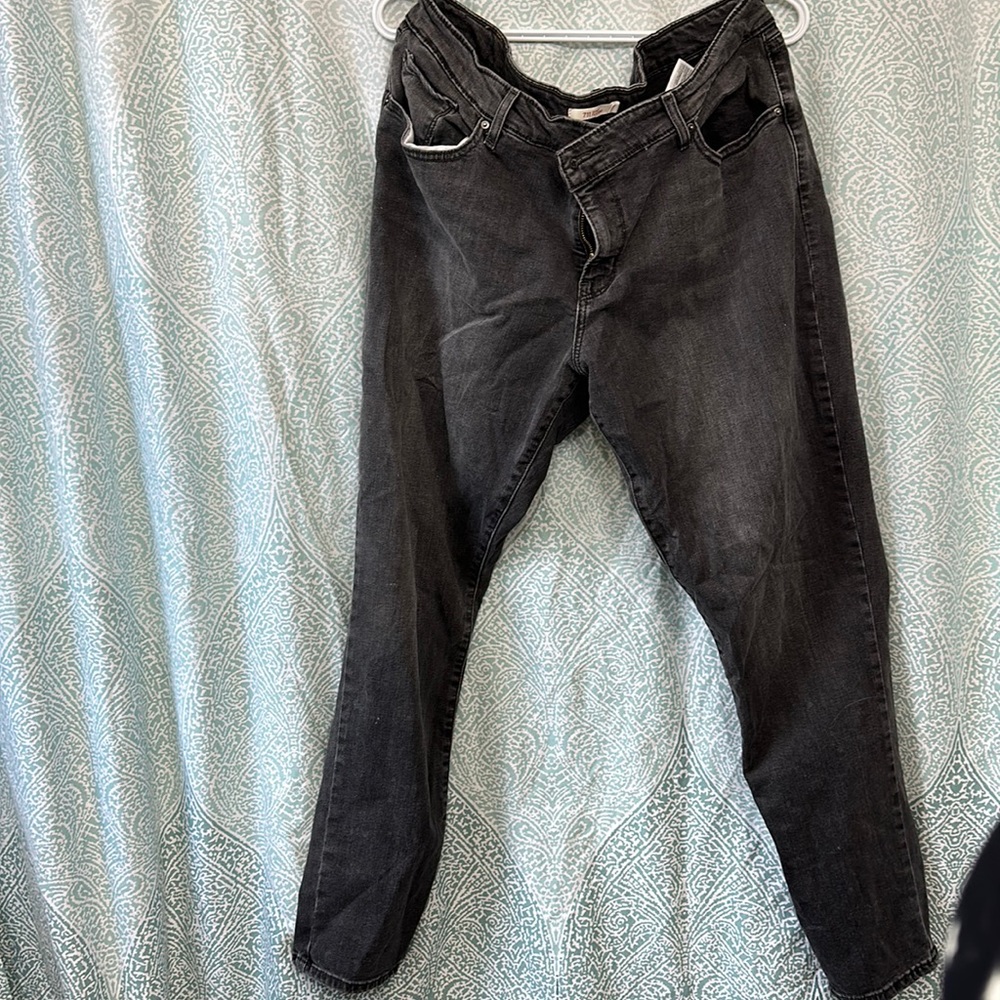Levi’s Plus Size 711 Skinny Grey Paint Splatter Jean 20W